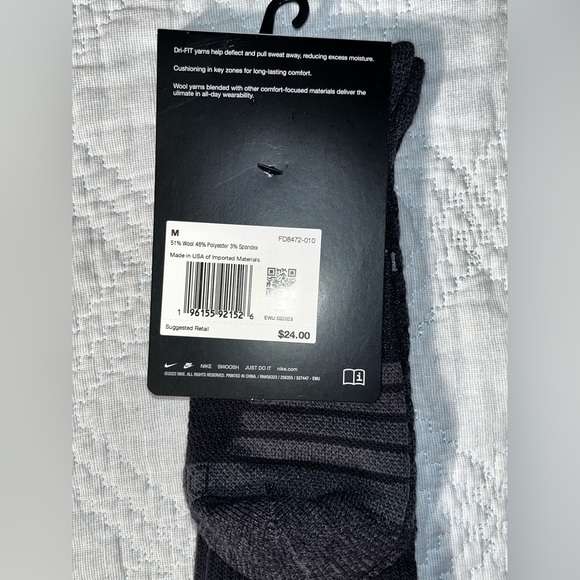 $24 NIKE OUTDOOR WOOL BLEND CREW SOCKS FD8472-010 Black Men’s 6-8 Women’s 6-10 - Picture 6 of 8